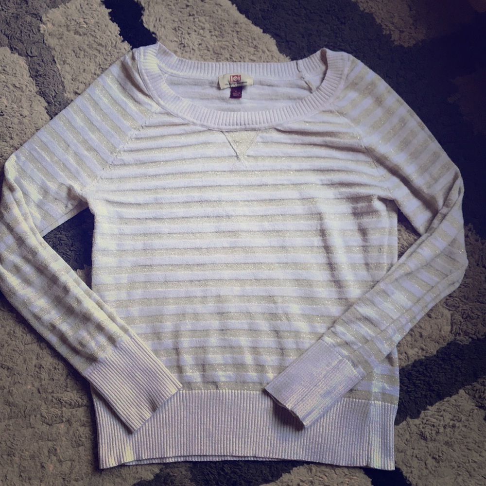 L.E.I. Large thin sweater.